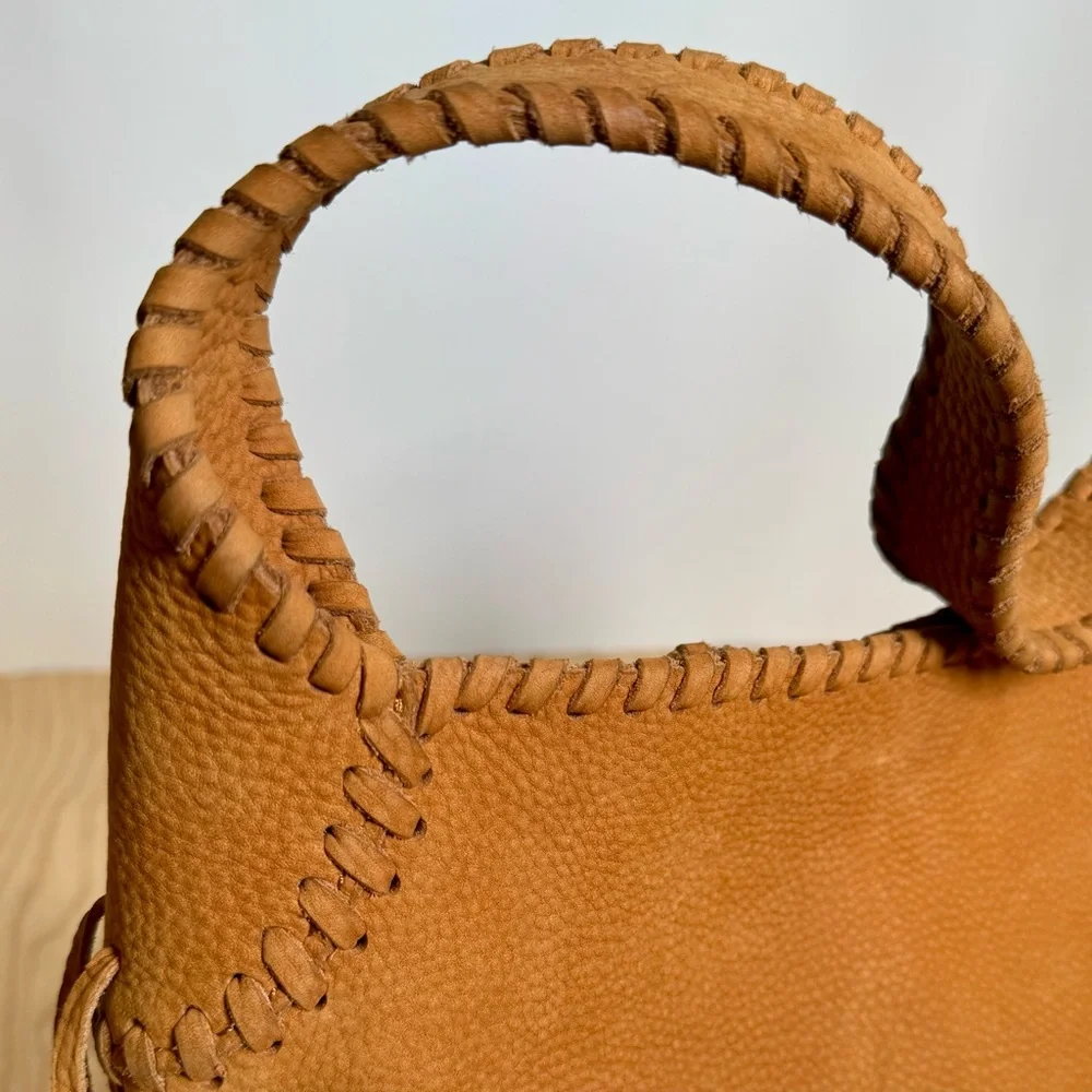 Cᴏʟᴇ Hᴀᴀɴ Rᴀʟᴇɪɢʜ Wʜɪᴘsᴛɪᴛᴄʜᴇᴅ Hᴏʙᴏ Bᴀɢ ɪɴ Cᴏɢɴᴀᴄ - Picture 5 of 16